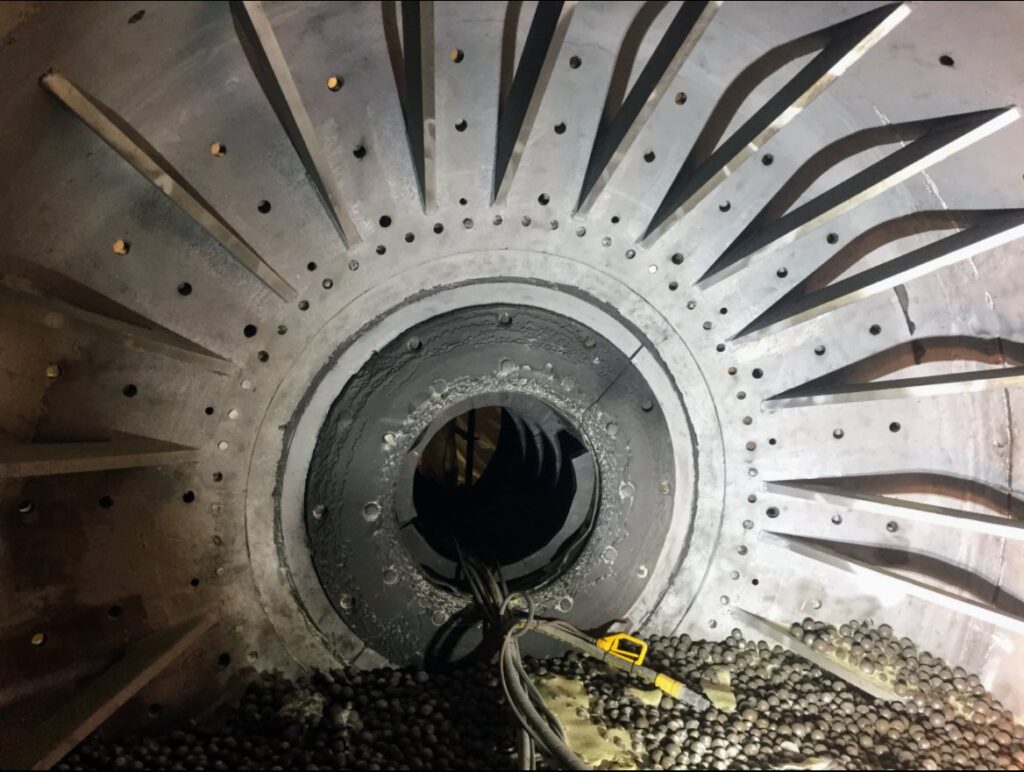 Sablage au jet d’un broyeur à minerai en espace clos (3)