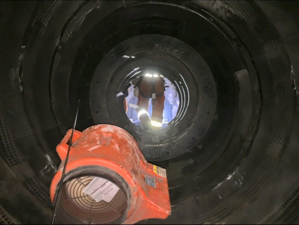Sablage au jet d’un broyeur à minerai en espace clos (7)
