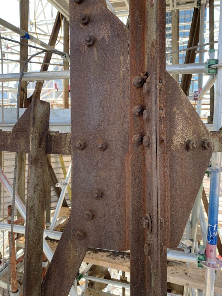 Sablage au jet de la structure d’acier du clocher de la cathédrale Christ Church (5)