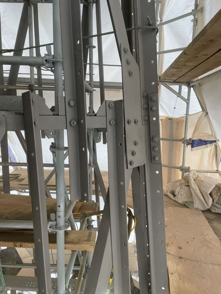 Sablage au jet de la structure d’acier du clocher de la cathédrale Christ Church (10)