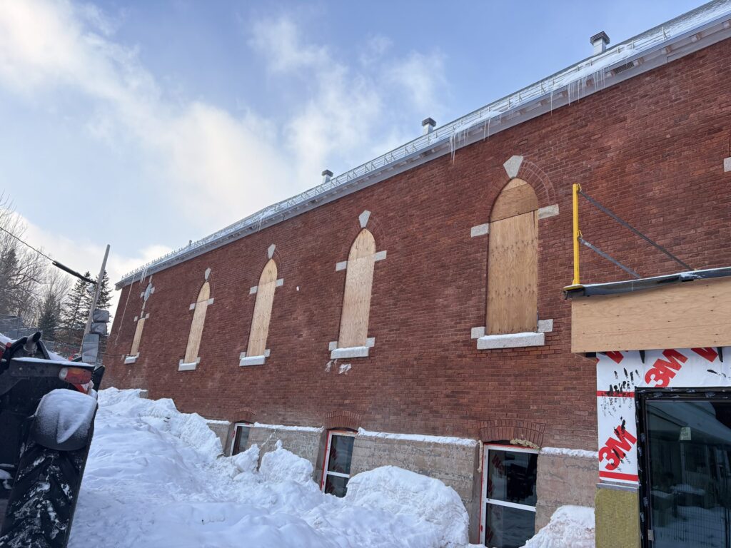 Église de Waterville, sablage au jet sur bâtiment patrimonial par Hydro-Restauration
