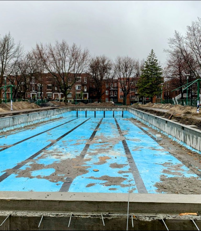 Diagnostic d’une surface de piscine usée avant les travaux