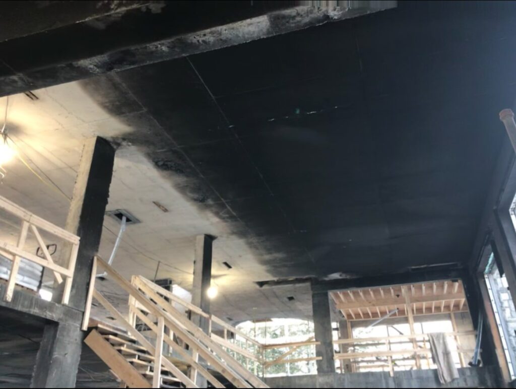 Sablage au jet de la suie sur béton après un incendie (2)