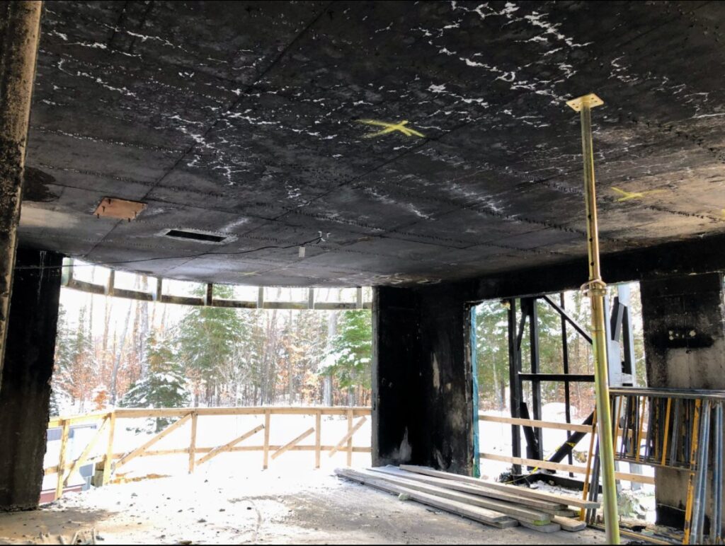 Sablage au jet de la suie sur béton après un incendie (3)