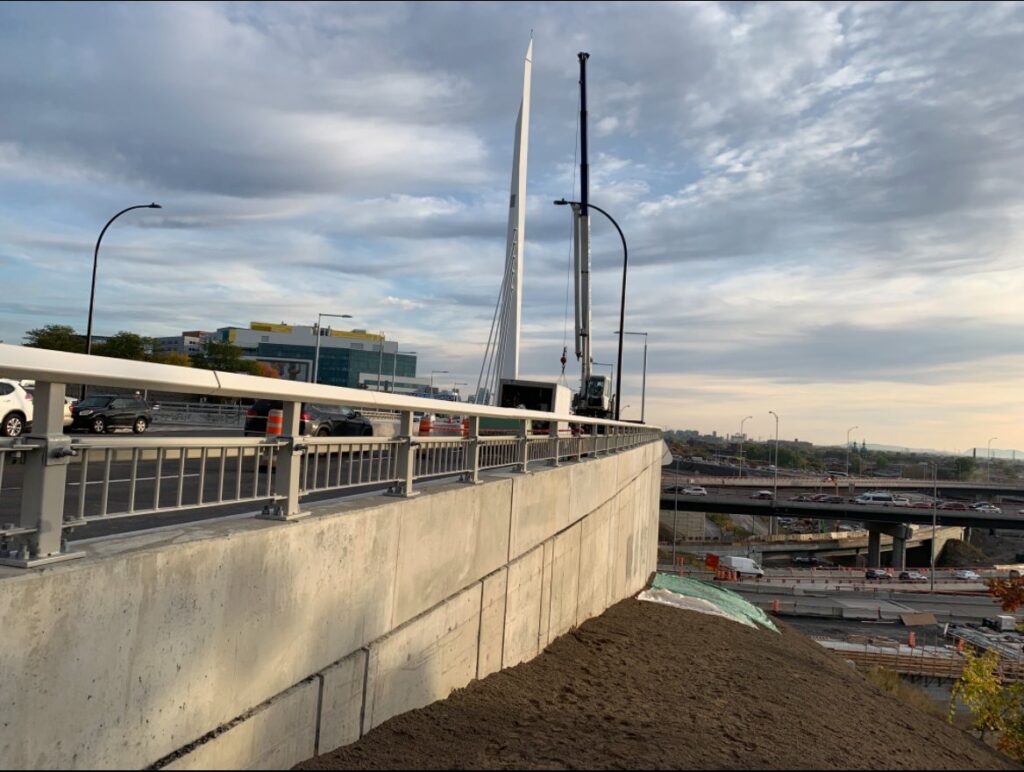 Sablage au jet sur béton exposé au pont Saint-Jacques (1)