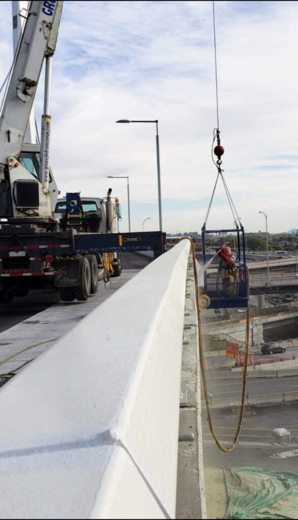Sablage au jet sur béton exposé au pont Saint-Jacques (8)