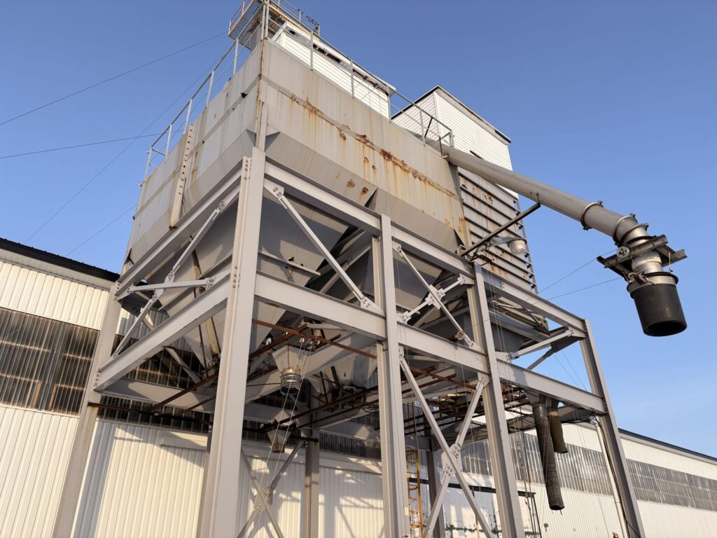 Sablage au jet de silos à grains en espace clos