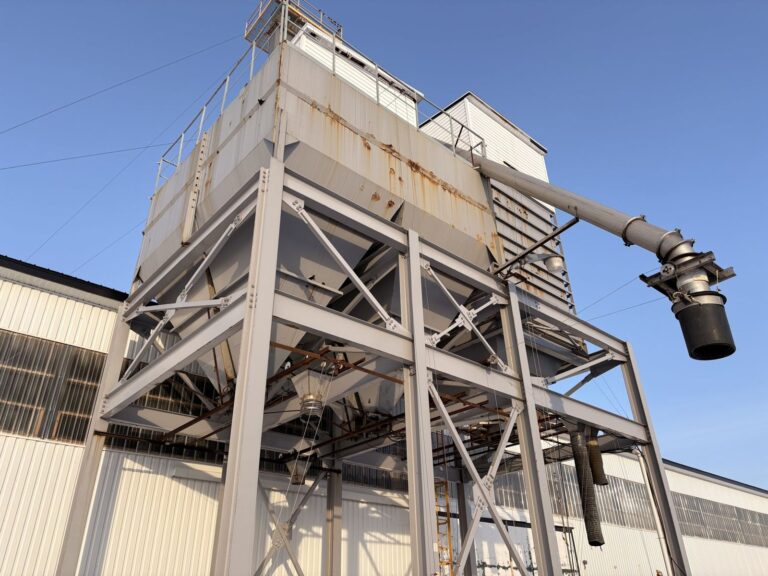 Sablage au jet de silos à grains en espace clos
