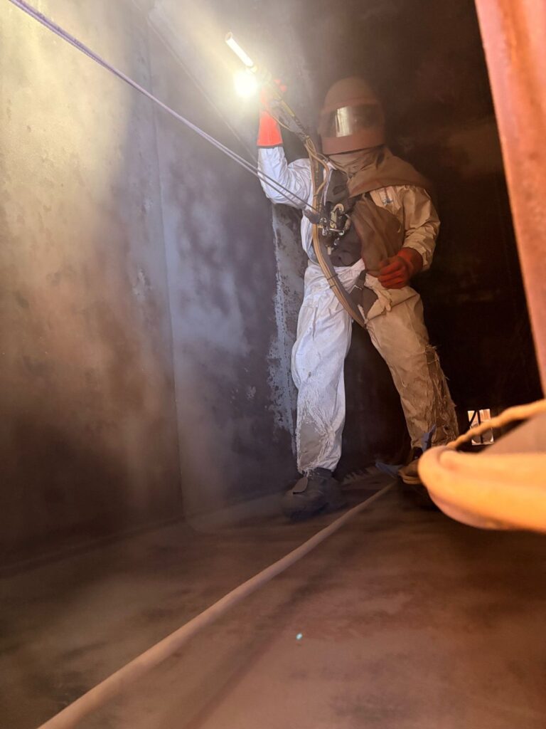 Sablage au jet de silos à grains en espace clos (9)