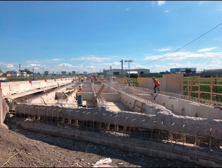 Sablage au jet de l’armature d’un viaduc de l’autoroute 13 (1)