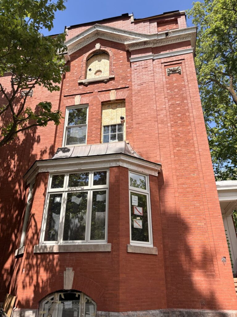 Décapage de peinture sur brique à Westmount (11)