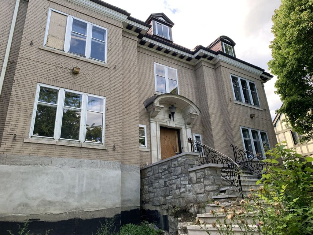 Nettoyage de brique d’une résidence à Westmount
